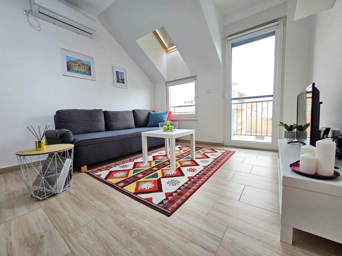 Roman Apartman Sremska Mitrovica Exterior foto